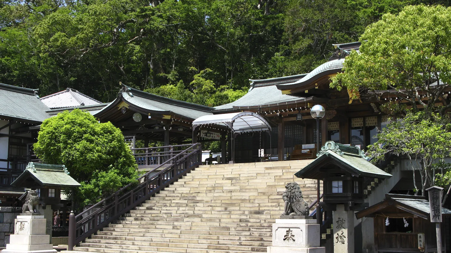 The stone stairs up to Suwa Shrine, Nagasaki